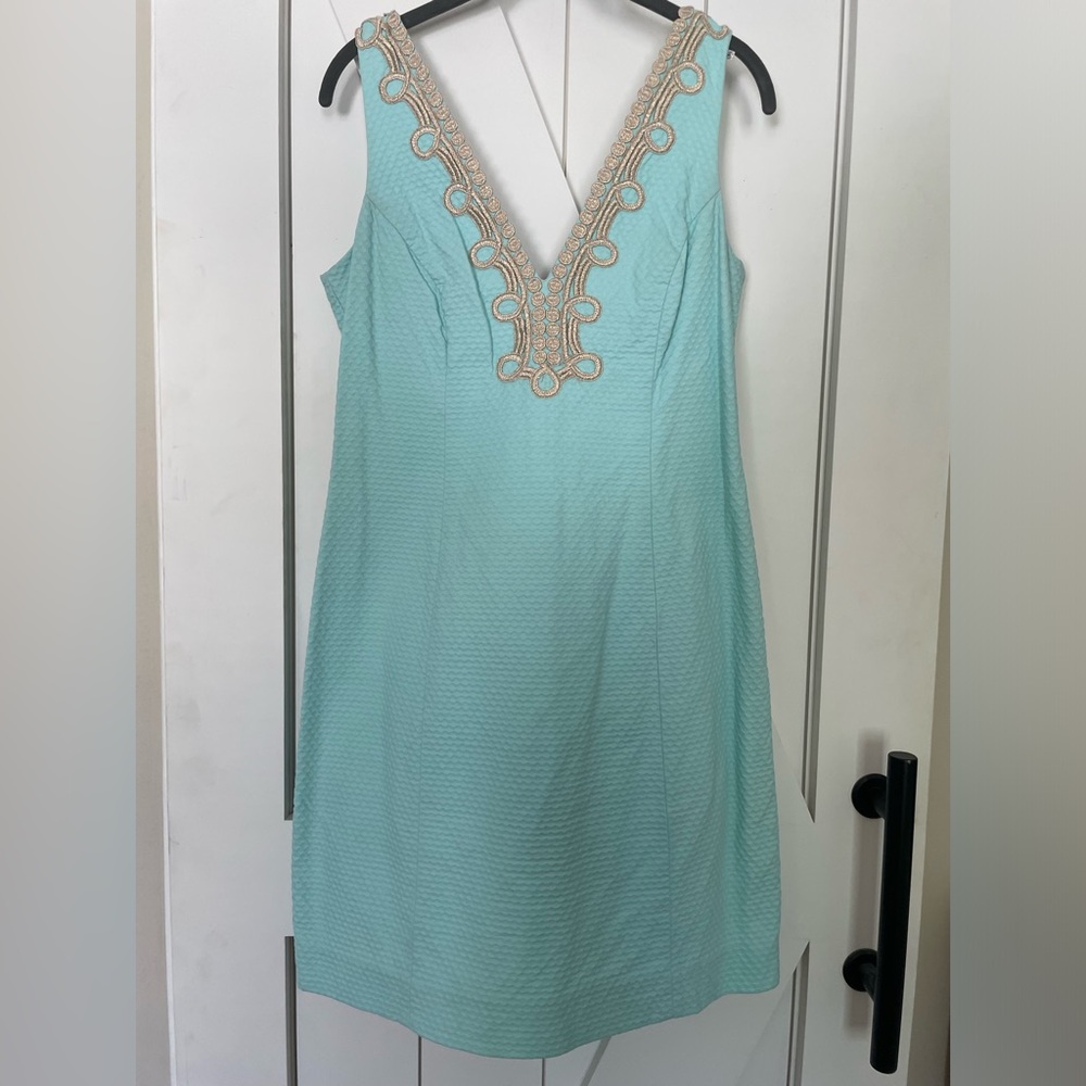 Lilly Pulitzer Bentley V neck with gold trim